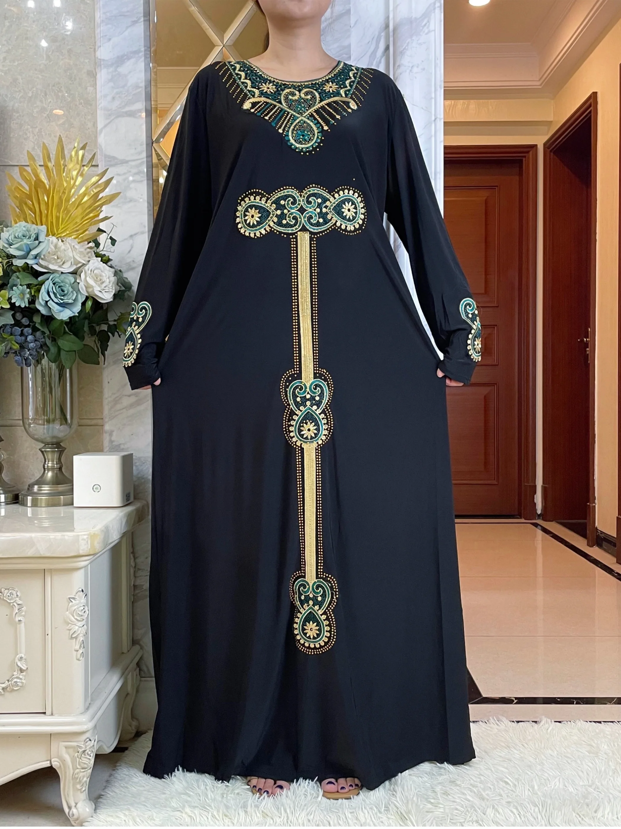 2023Muslim Euramerican Africa Beautiful Women\'s Abaya Noble Temperament ElasticEmbroidery Dress Fashionable Diamond Robe