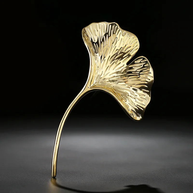 Creative Ginkgo Leaf brooch for Women Korean Fashion Simple Pin Personalized Luxury Design Metal Brooch Jewelry Gifts