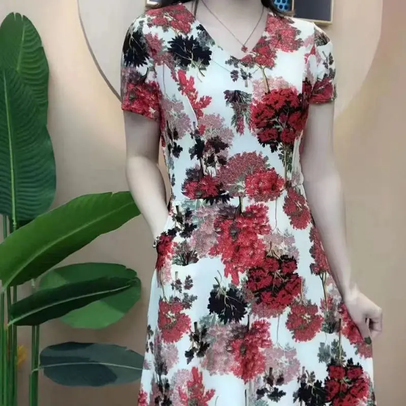 Stylish Vintage Broken Flowers Dresses Elegant V-Neck Women's Clothing A-Line Waist Commute 2024 Summer Short Sleeve Midi Dress