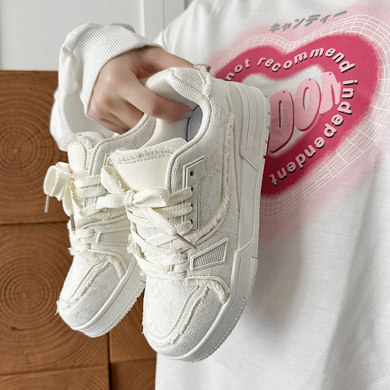 

Мужские кроссовки весенние дышащие повседневные на толстой подошве, молодежные, новая трендовая модель 2026 года, спортивные белые кеды