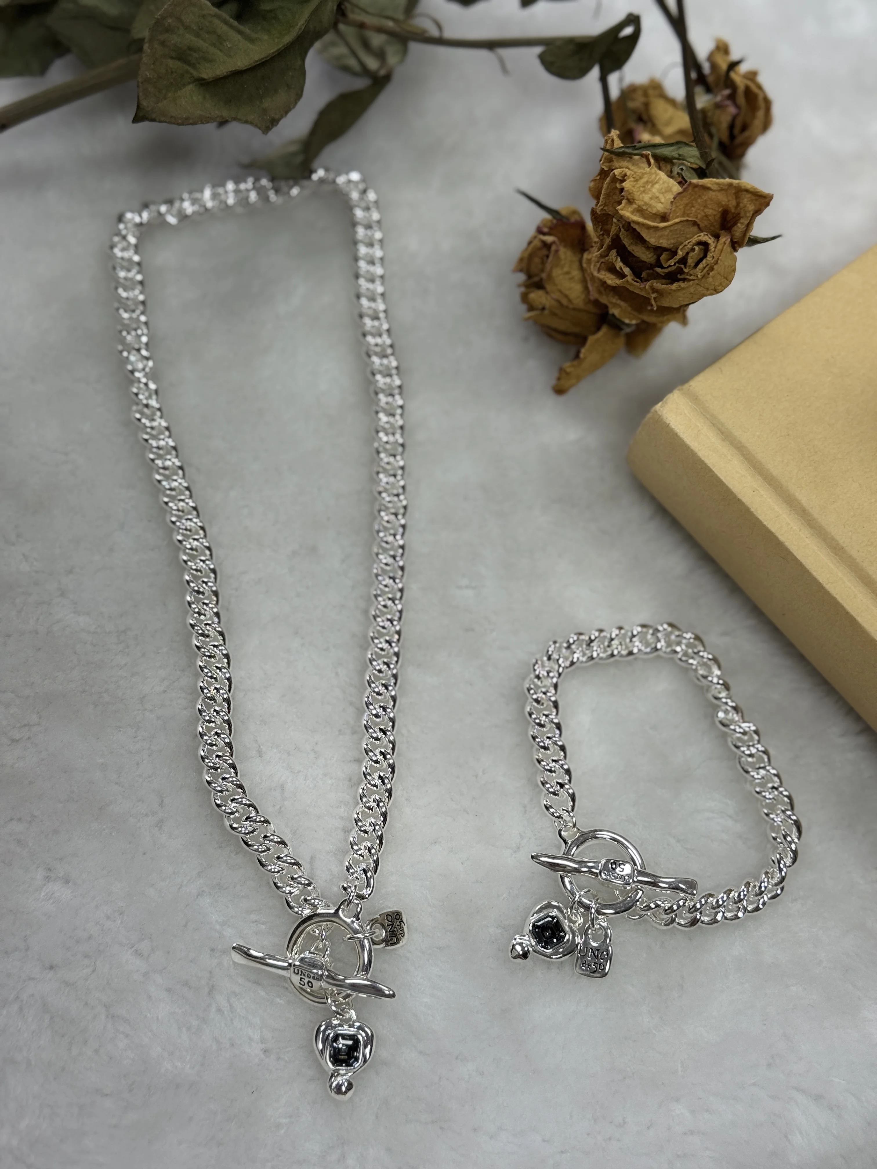 

Chic UNOde50 Necklace: Silver-Gold Blend, Budget Luxury Upgrade bySpain UNOde50 Store (4.1 | 134 sold ) 1 sold bySpain UNOde50 S