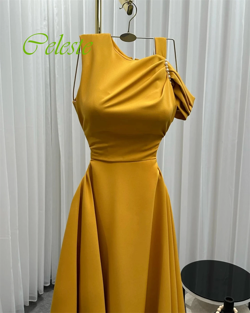 Op maat gemaakte enkellange a-lijn avondjurk off-shoulder satijnen mouwloze jurken voor speciale gelegenheden mode parels feestjurk