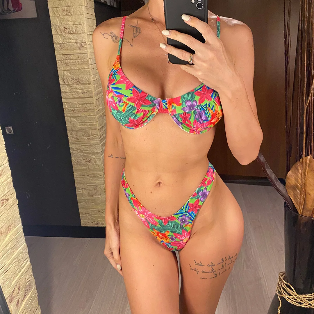 Blumenmuster, mit Bügel verstärkter, brasilianischer Bikini, Damen-Badeanzug, zweiteiliges Bikini-Set, Badebekleidung, Badeanzug, Modell V4762. – Detail 2