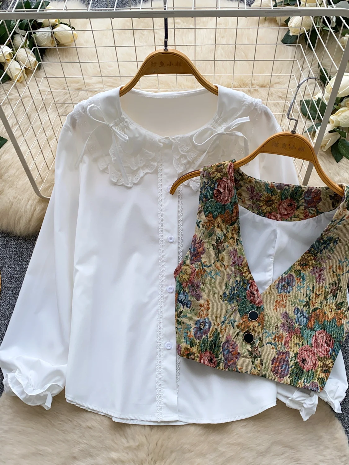 Retro Court Style Lace Patchwork Lantern Sleeve Shirt Vest Two-Piece Set Women's Slimming Autumn Fashion Ensemble