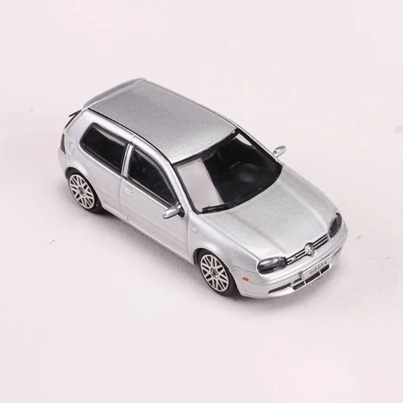 GCD Diecast 1:64 مقياس جولف Mk4 محاكاة سبيكة سيارة نموذج عرض ثابت تحصيل لعبة هدية تذكارية الديكور