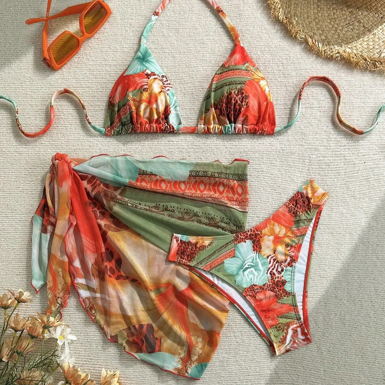 ​ ชุดบิกินี่ลายดอกไม้สไตล์เรโทรสำหรับผู้หญิงแบบใหม่ 3 ชิ้น ชุดว่ายน้ำเอวสูงผูกข้าง ชุดว่ายน้ำสำหรับวันหยุดพักผ่อนที่ชายหาด ​   บิกินี