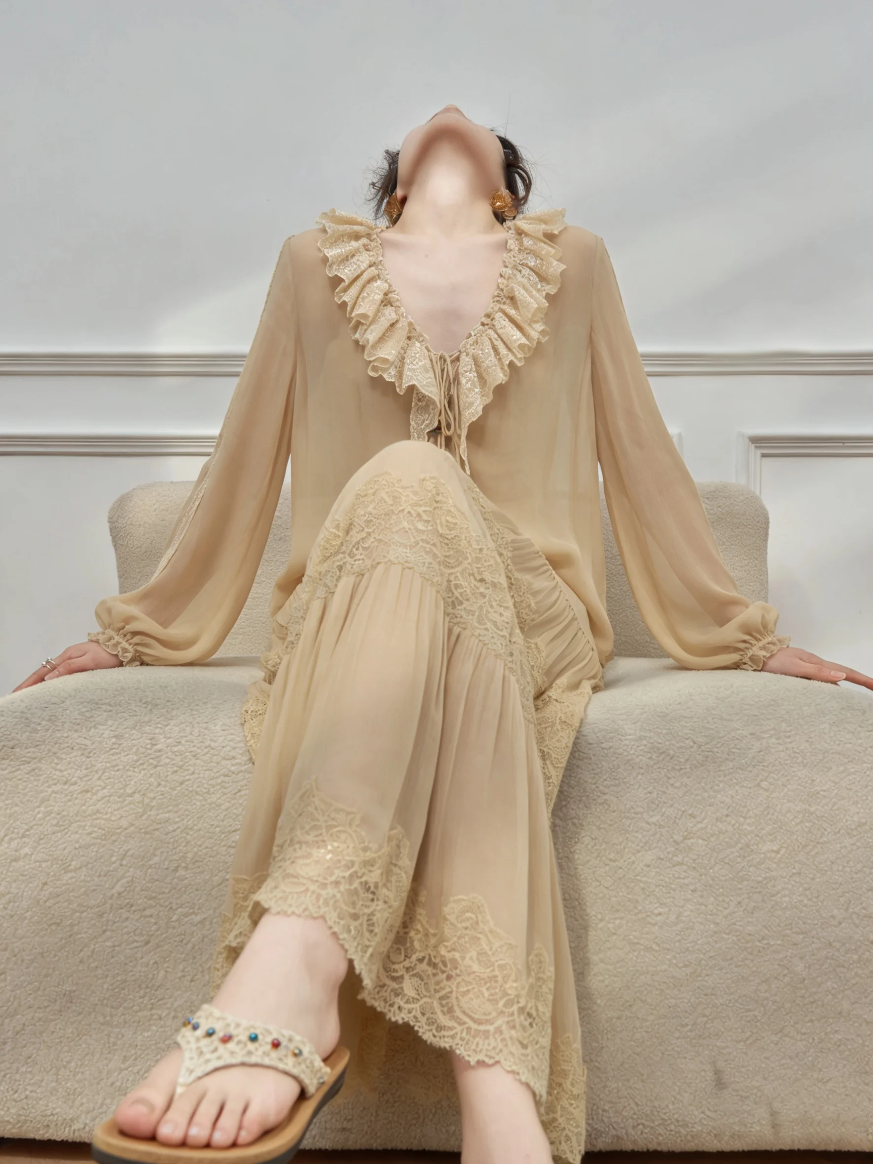 

Весна 2026: Модный женский комплект из юбки-миди и рубашки с уникальным дизайном в виде листьев, цвет молочного чая, универсальный, повседневный.