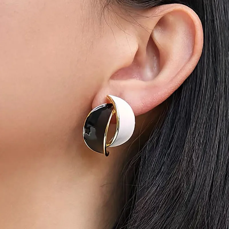Trendy Geometry Bend Arc Stud Earrings for Women Contrast Color Enamel Oil Earrings Wedding Party Hollow Metal Jewelry Gift