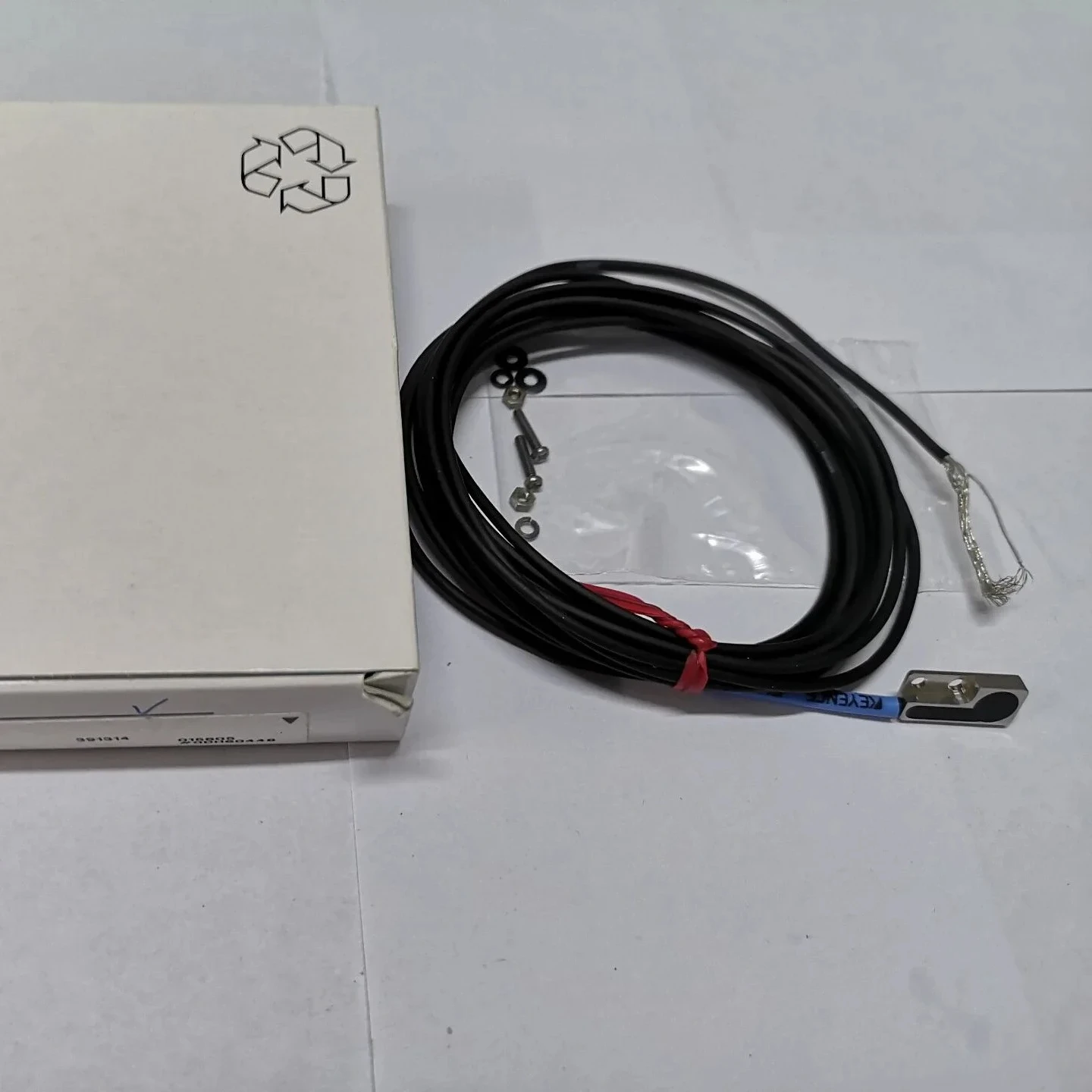 Separate Amplifier Proximity Sensor  EH-605    Sensor Head, Shielded Type  Thin