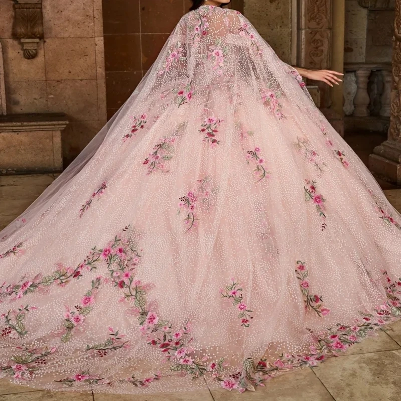 Maßgeschneiderte Prinzessin Quinceanera Kleider mit Cape 2025, Spitzenapplikation, Tüll, Korsett, süßes 16-Kleid, Abschlussball, Party, Vestido De 15 Jahre