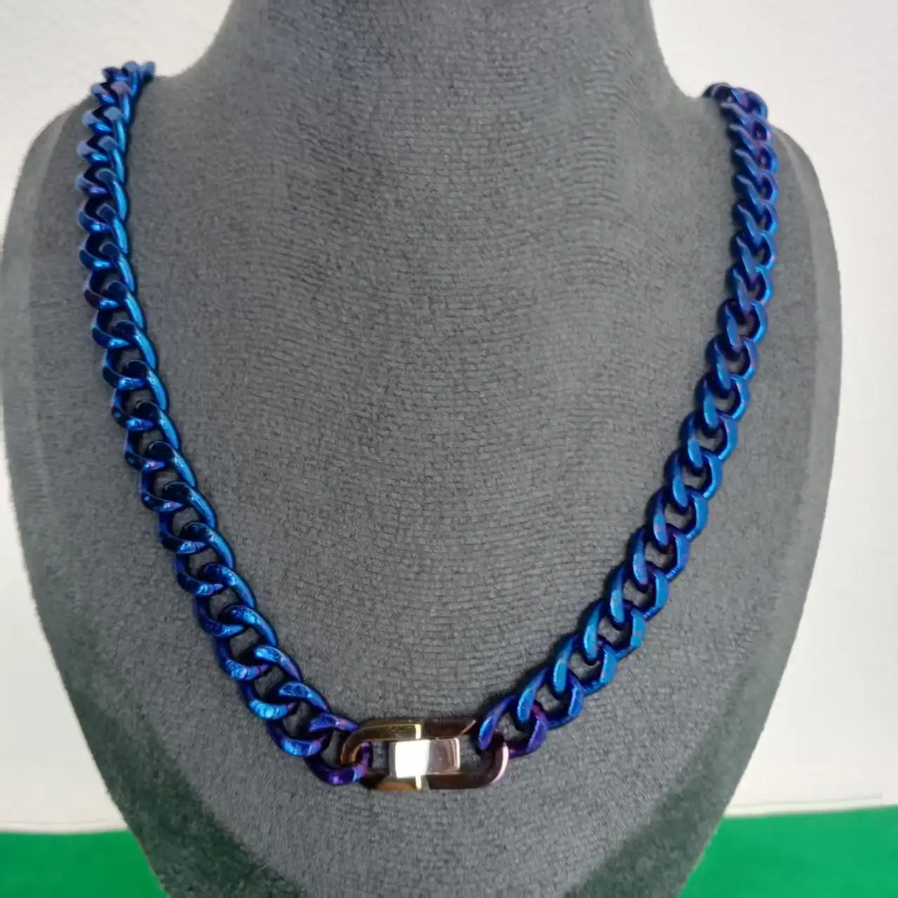 9.5mm Pure Titanium Cuban Chain Necklace - Neutral Design Sweatproof Non-Fading Suitable for Men Women Casual Wear