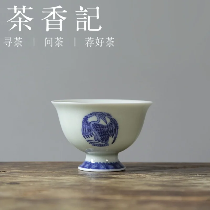 cha-xiang-ji-–-gobelet-de-grue-tuo-bleu-et-blanc-style-classique-elegant-digne-calme-performance-a-cout-eleve