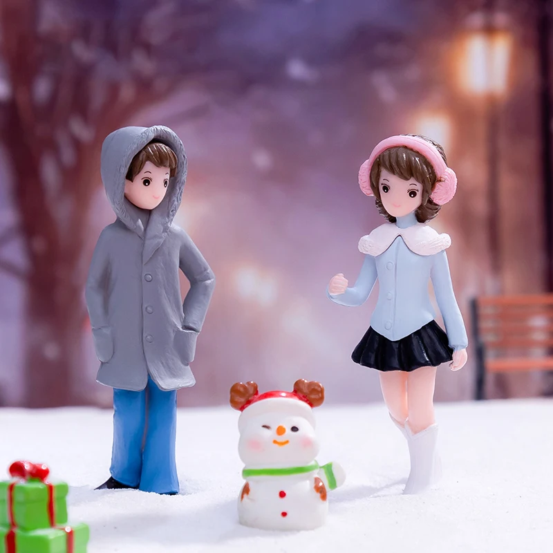 1Pair new Miniatures Fairy Garden Moss Terrariums Mini Sweety Lovers Couple Holding Hands Figurines Resin Crafts Home Decoration