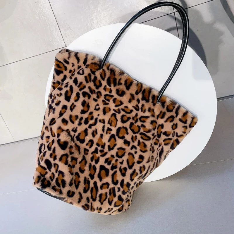 

Korean Large Capacity Plush Tote Bags For Women Luxury Designer Handbags And Purses 2023 New In Polyester Leopard Print Shoulder