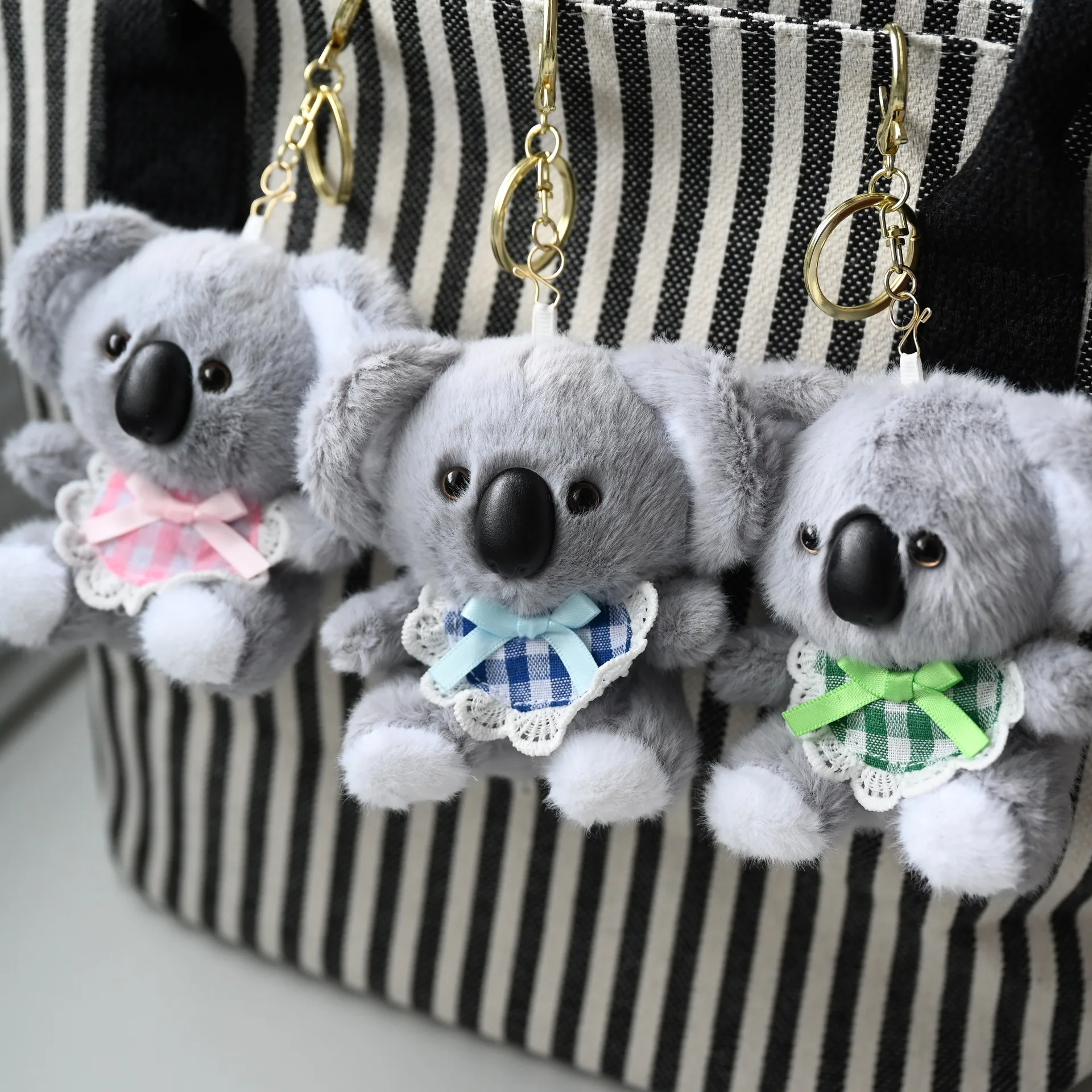 

Новый милый фартук с бантом, маленькая коала, ультра-мягкая короткая пушистая плюшевая подвесная сумка, брелок, аксессуар