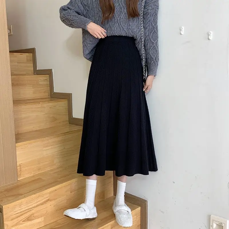 Knitted hip wrap skirt for women's autumn and winter new mid length high waisted slimming versatile A-line pleated skirt