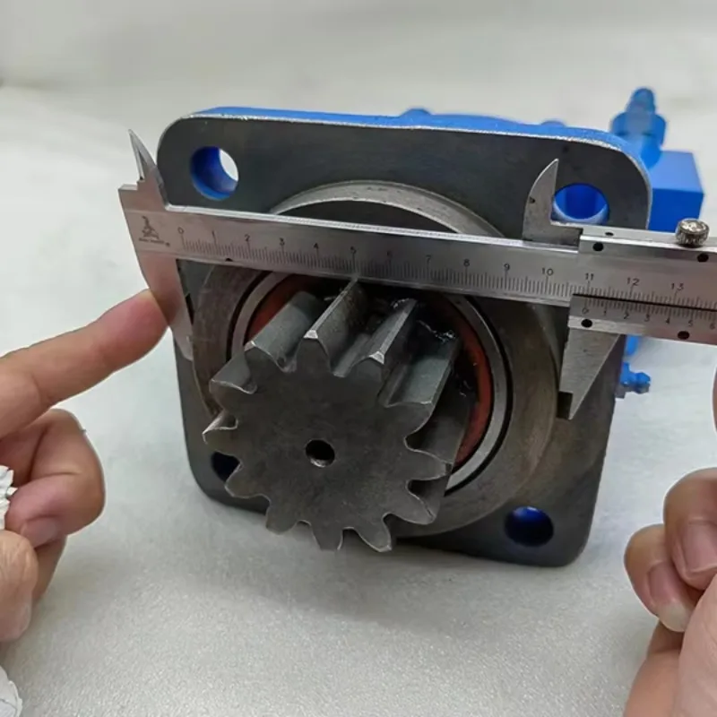 Excavator Spare Parts RG138-61280  U15 Swing Motor U15-3 Hydraulic Rotary Motor 2-200DOS-E3-HDF