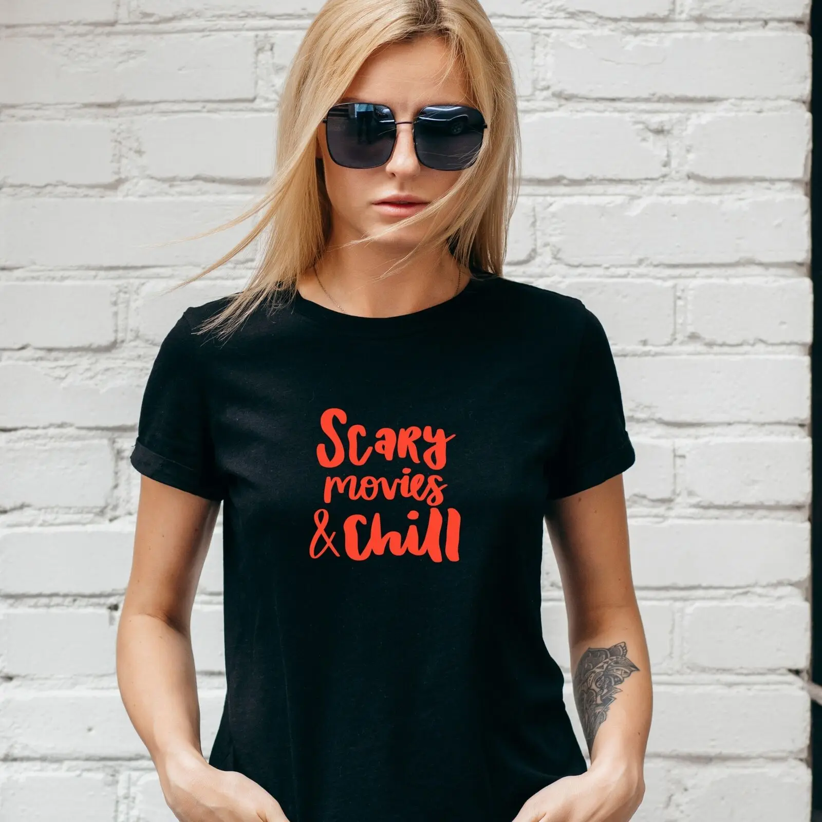 SCARY MOVIES AND CHILL T-SHIRT, Amber Motif, HALLOWEEN Unisex/Lady Fit