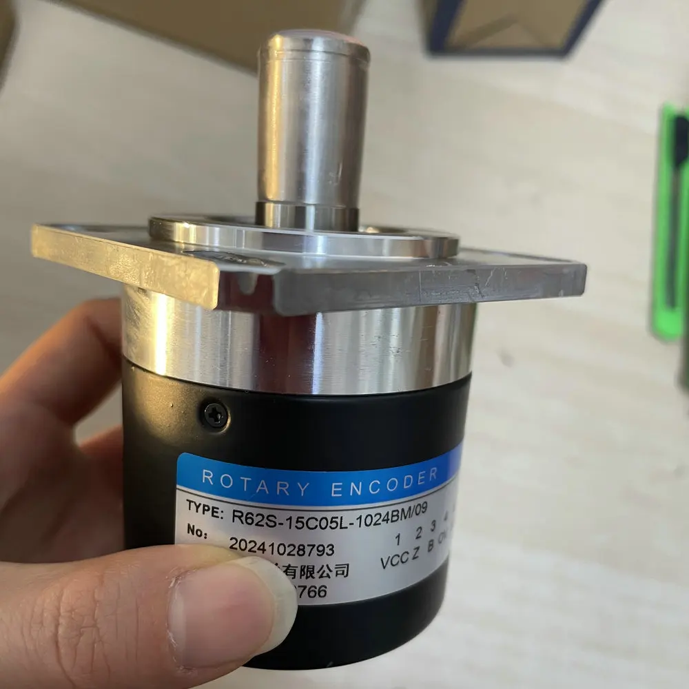 R62S-15C05L-1024BM/09 جهاز تشفير دوار بعمود شفة مربع #2