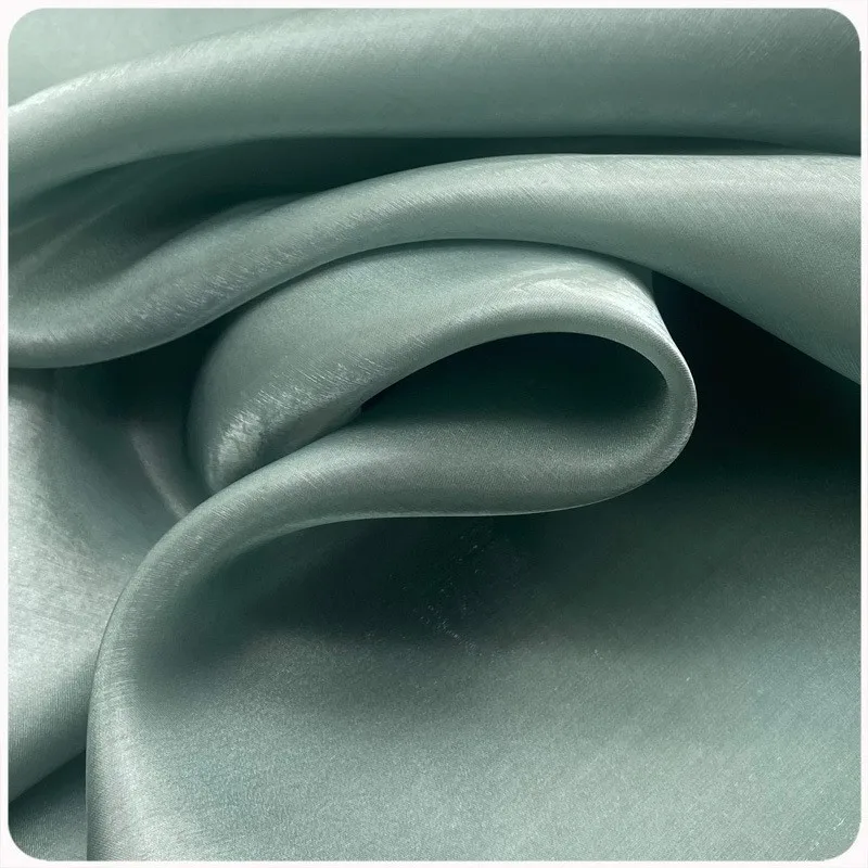 

High-quality luminous gauze is made of Eugen fabric which semi-transparent liquid and suitable for Hanfu dresses evening gowns