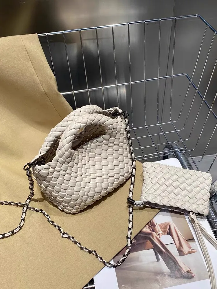 Handwoven Basket Shape  Shoulder Bag Soft Cowhide Leather Magnetic Buckle Closure Casual Style British Fashion Trend