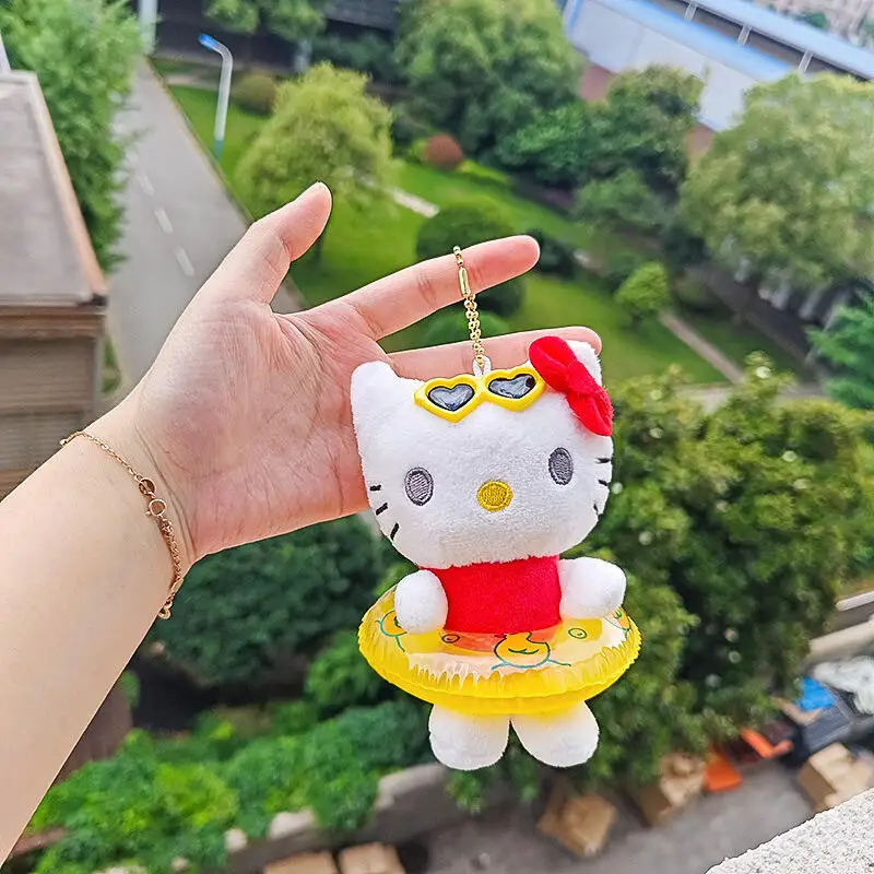 Sanrio Hellokitty Peluche Ornamento Cartone Animato Kawaii Hawaiano in Pelle Nera Peluche Ciondolo per Auto Studente Zaino Portachiavi Regalo per Bambini