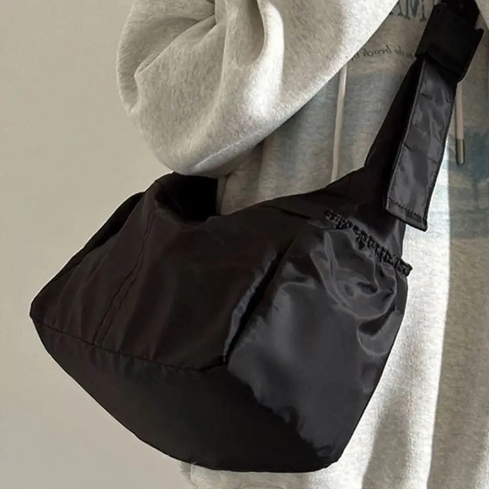 

Large-capacity Casual Shoulder Bag Solid Color Adjustable Nylon Tote Bag Portable Zipper Closure Sports Messenger Bag Daily Use