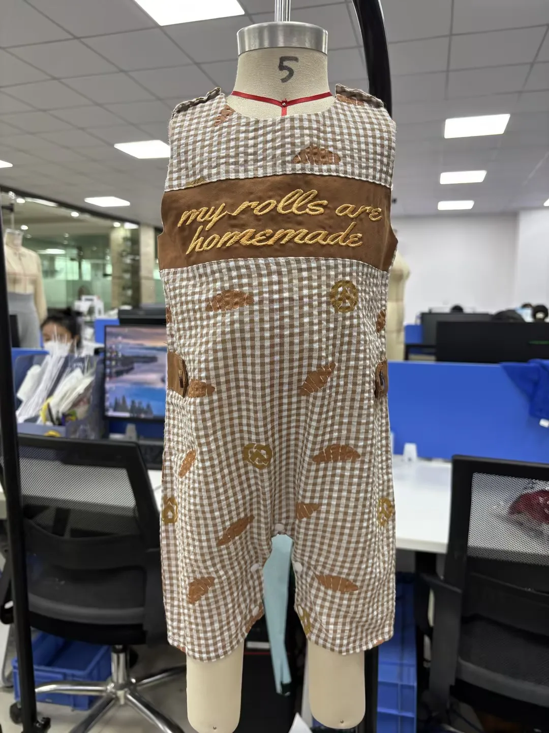 

Baby Clothing Boys Tank Rompers Overalls Bread Embroidery Plaid Sleeveless Jumpsuits Newborn Clothes