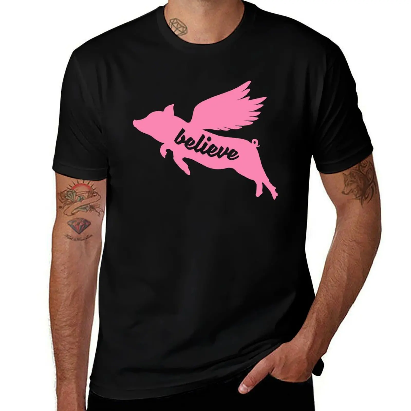 T-shirt FLYING PIG BELIEVE, grande taille, modèle simple.