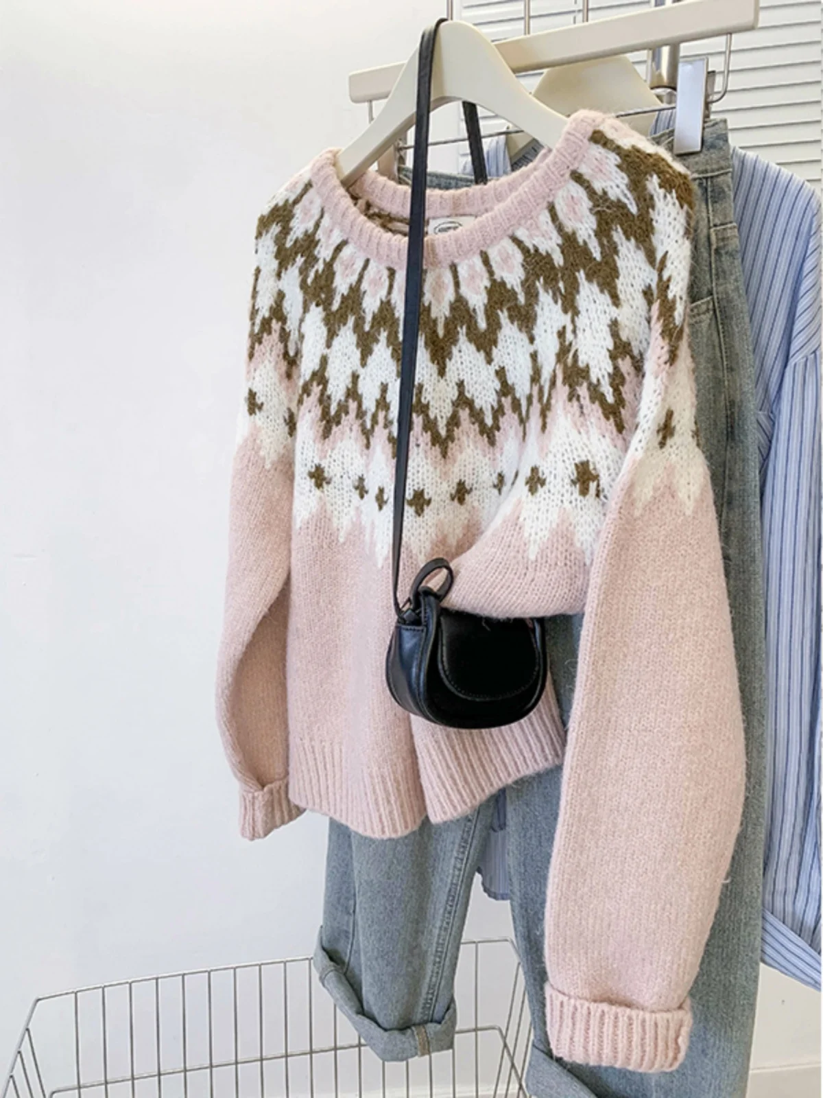 Maglione lavorato a maglia retrò pigro da donna rotondo Ne ricamato morbido versatile autunno inverno coreano Fair Isle Trendy Top