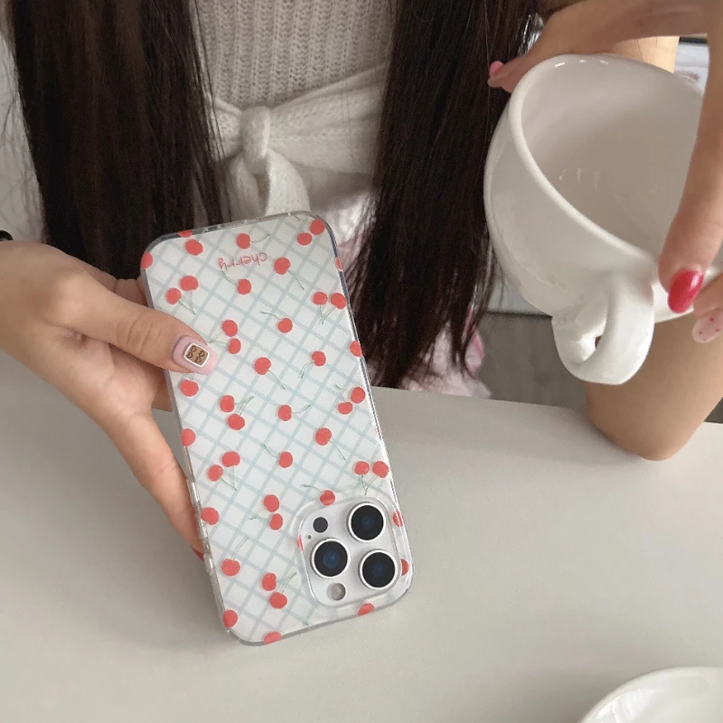 Blaue Streifen-Karo-Muster-Handyhülle für iPhone 17, 16, 15, 14, 13, Pro Max, niedliche, süße Luxus-Cartoon-Abdeckung mit Kirschanhänger