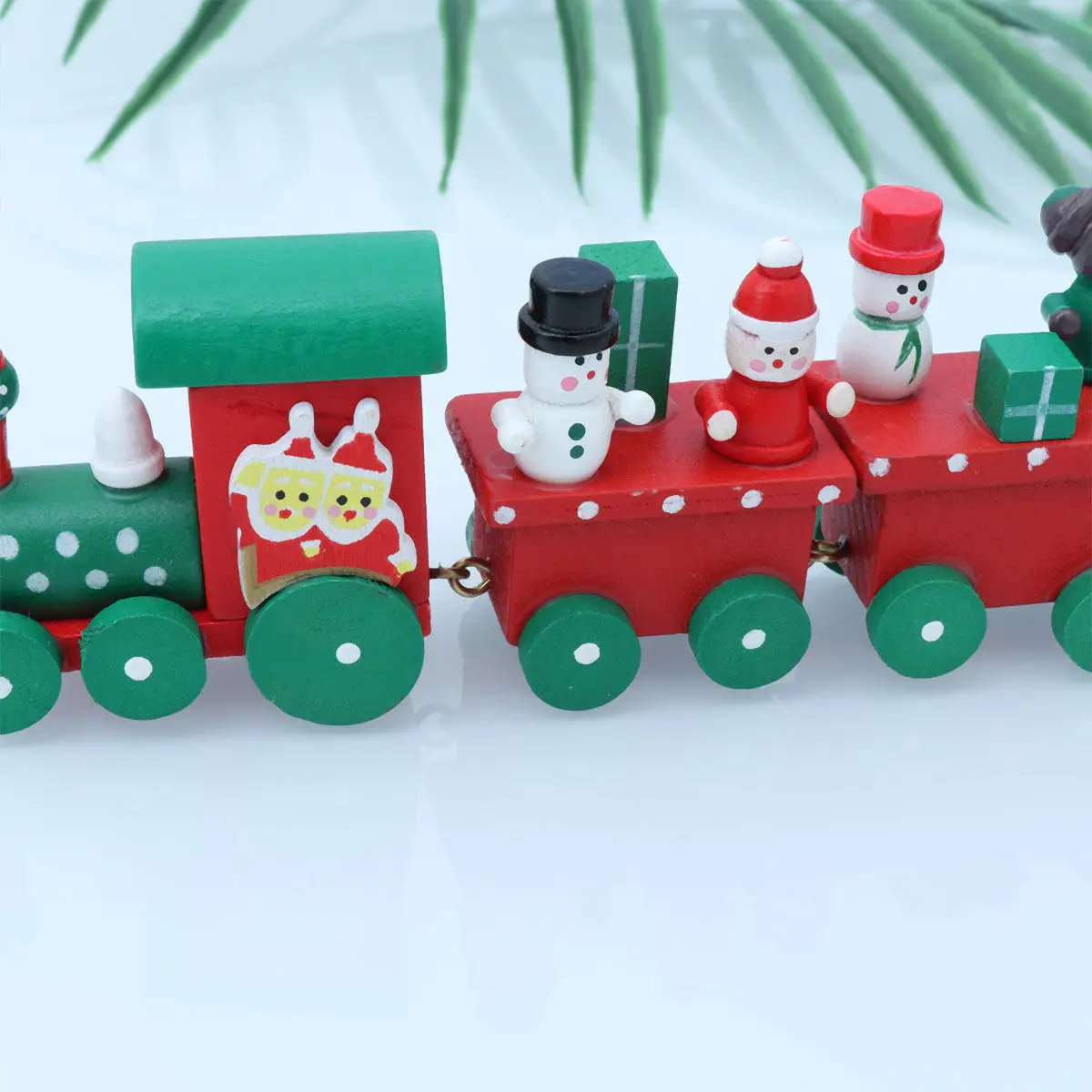 4-Piece Mini Wooden Train Christmas Ornament Set – Natural Wood Desktop Shelf Decor for Festive Home & Party