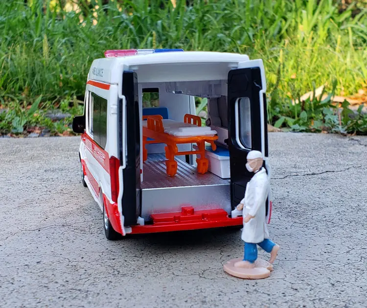 1:34 FORD Transit Alloy Ambulance Vehicles Car Model Diecast Metal Toy Broadcast Car Model Simulation Sound and Light Kids Gifts