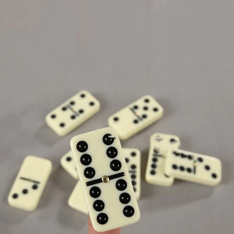 Scatola di legno Set di domino Set di nove domino Set di 28 domino Gioco di domino Tavolo di domino Treno di domino Treno messicano Domino