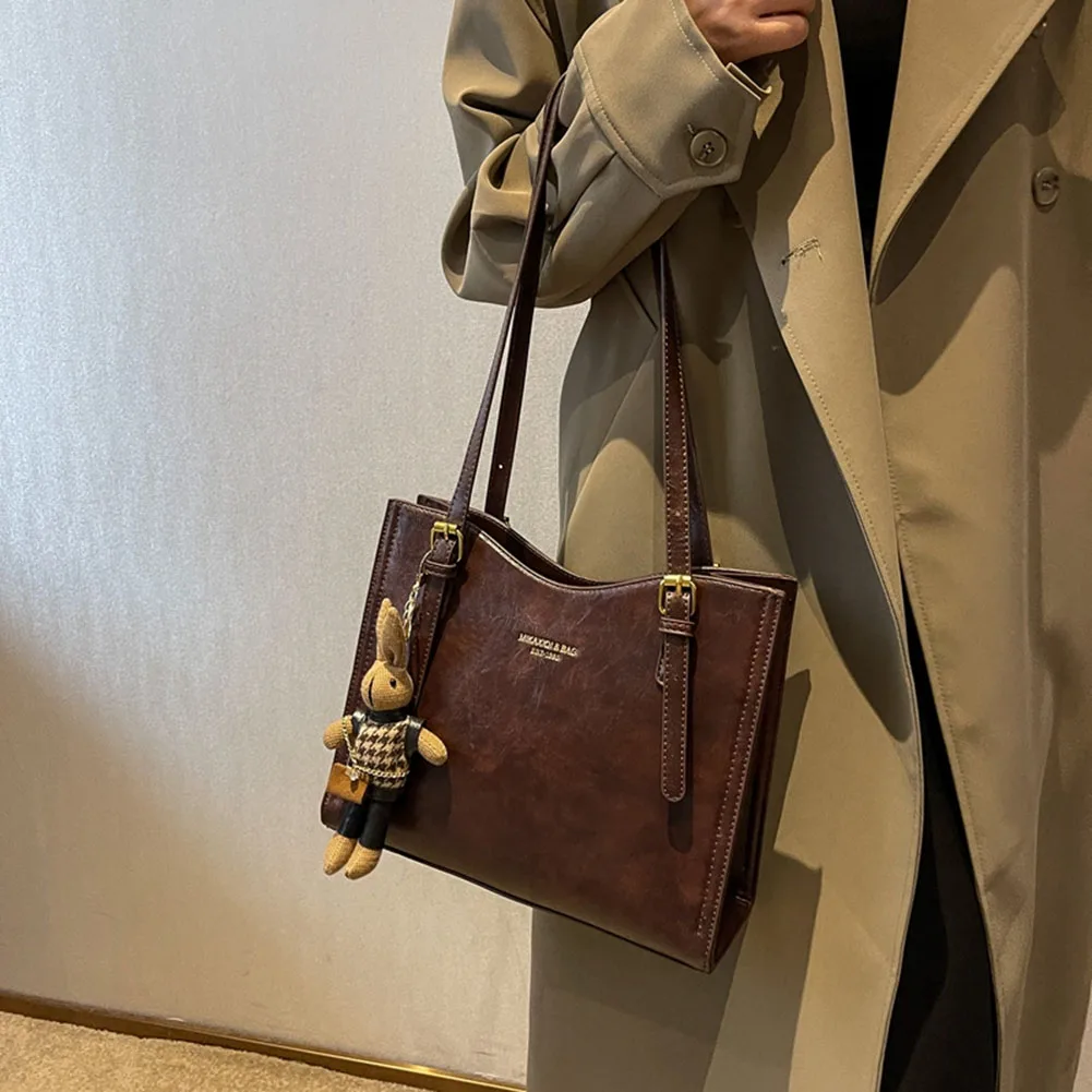 

Women Vintage Shoulder Bag with Pendant Slouchy Tote Bag Purse Large Capacity Fashion Shoulder Bag Ladies Travel Handbag