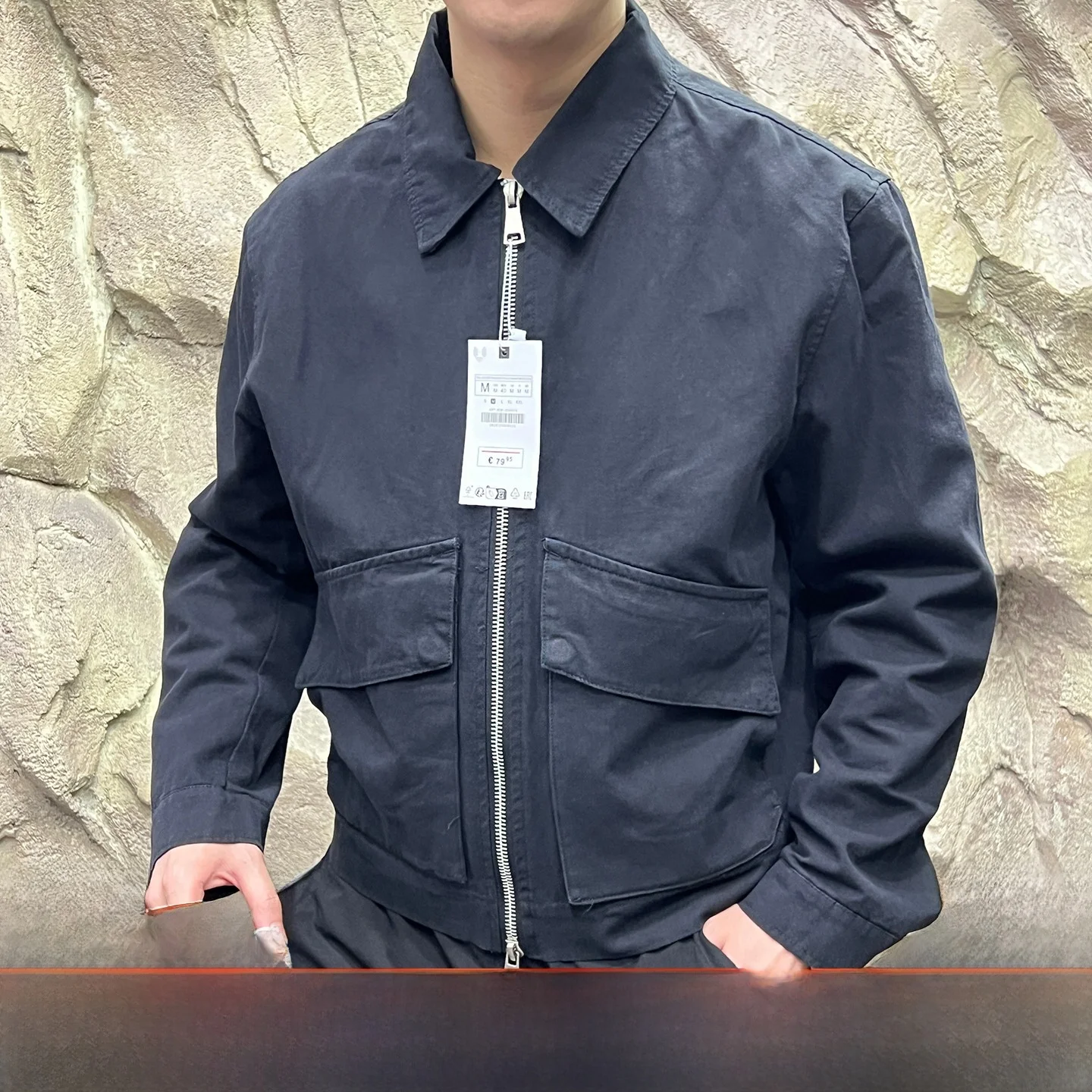 

Faionable Breathable Men's Jaet Collar ort Sle Spring 2025 Casual Fit Pure Color Zipper Closure