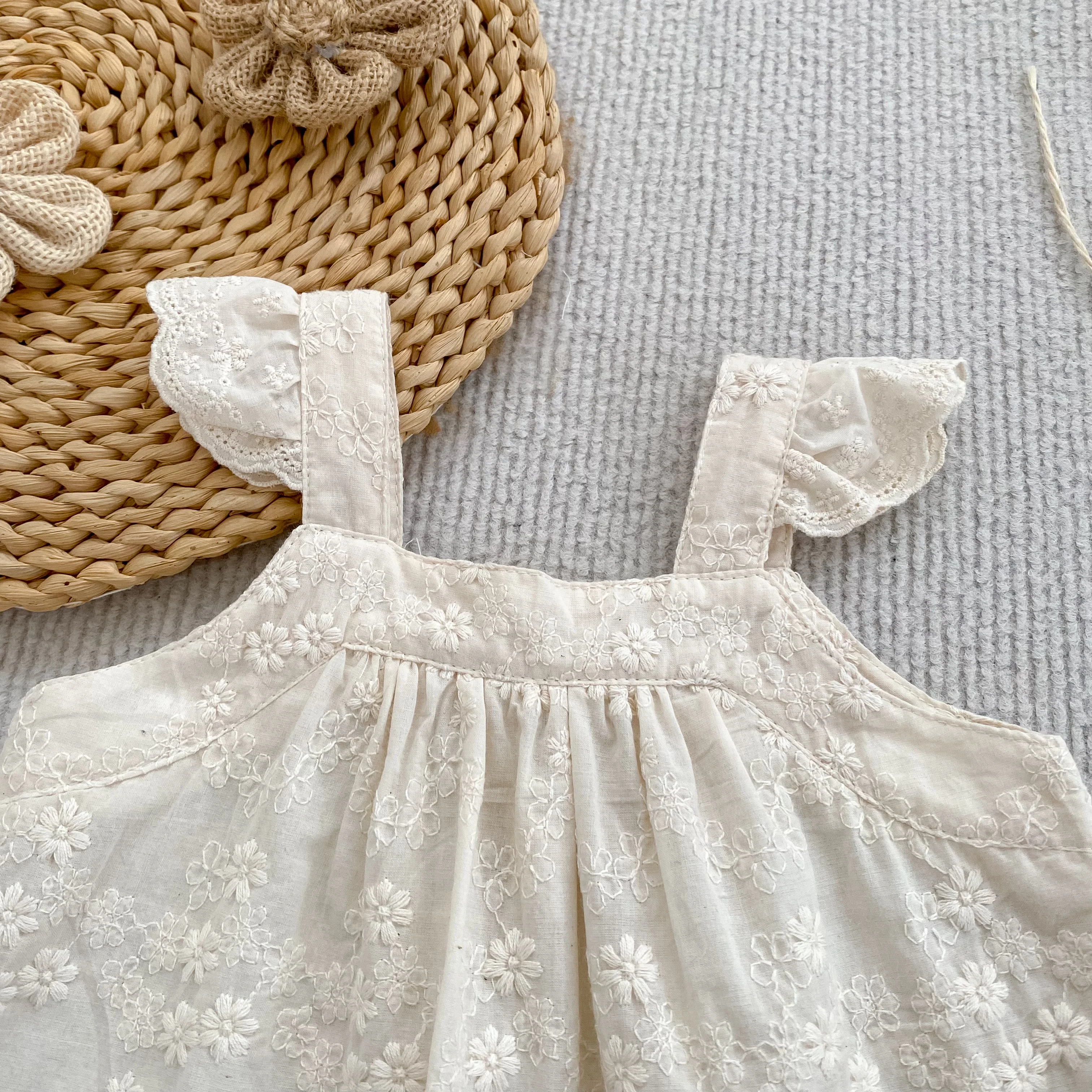 2026 Sommer-Träger-Set für Kinder 0-24M: Besticktes Gitter-Träger-Top + Shorts, Zweiteiliges Süßes Baby-Mädchen-Kleidungsset, Babykleidung – Detail 12