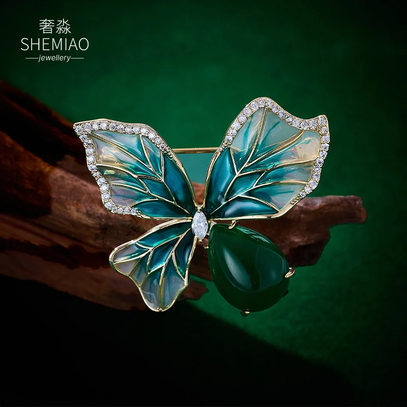 Chinese Style Vintage Enamel Emerald Green Butterfly Brooch Shining Rhinestone Lucky Blessing Elegant Pin For Women Banquet Suit