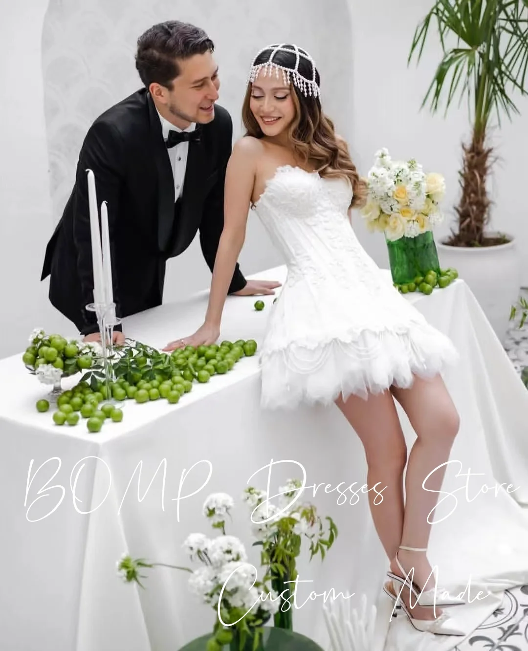 BOMP Exquisites Mini-Hochzeitskleid, trägerlos, A-Linie, mit Perlen verziert, weißer Satin, Hof-Tüll-Schleppe, Brautkleid, individuelle Robe De Mariée