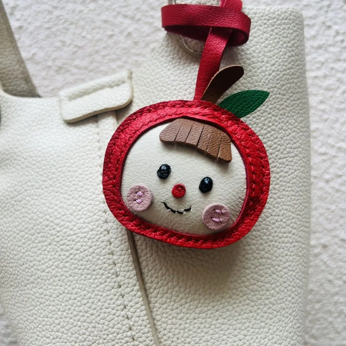 

Handmade genuine leather Apple Girl versatile cute bag charm, pendant, keychain, simple and exquisite gift