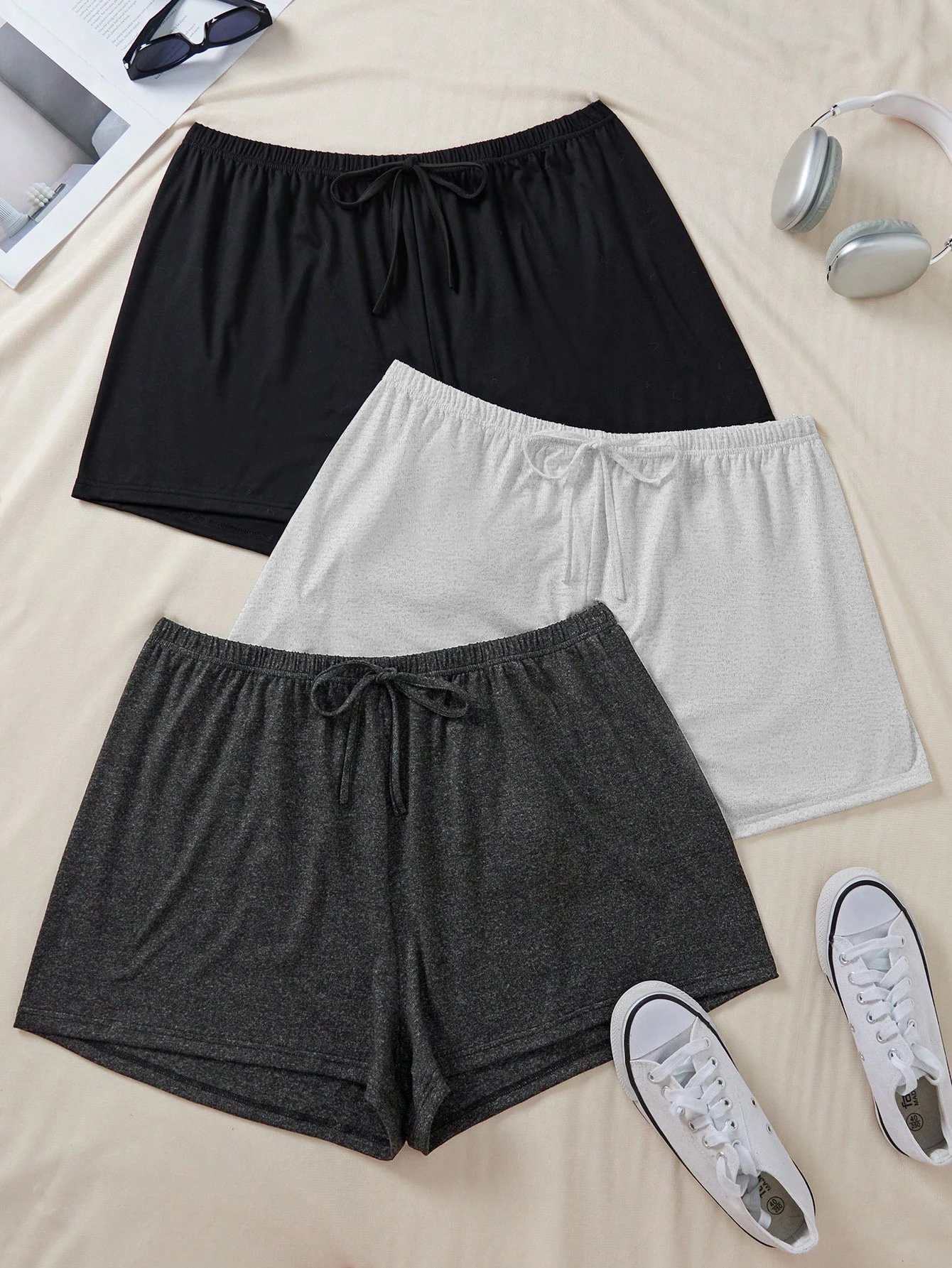 Europäisches Damen-Set in reiner Farbe, Freizeitkleidung, kurzes Set (dreiteilig)