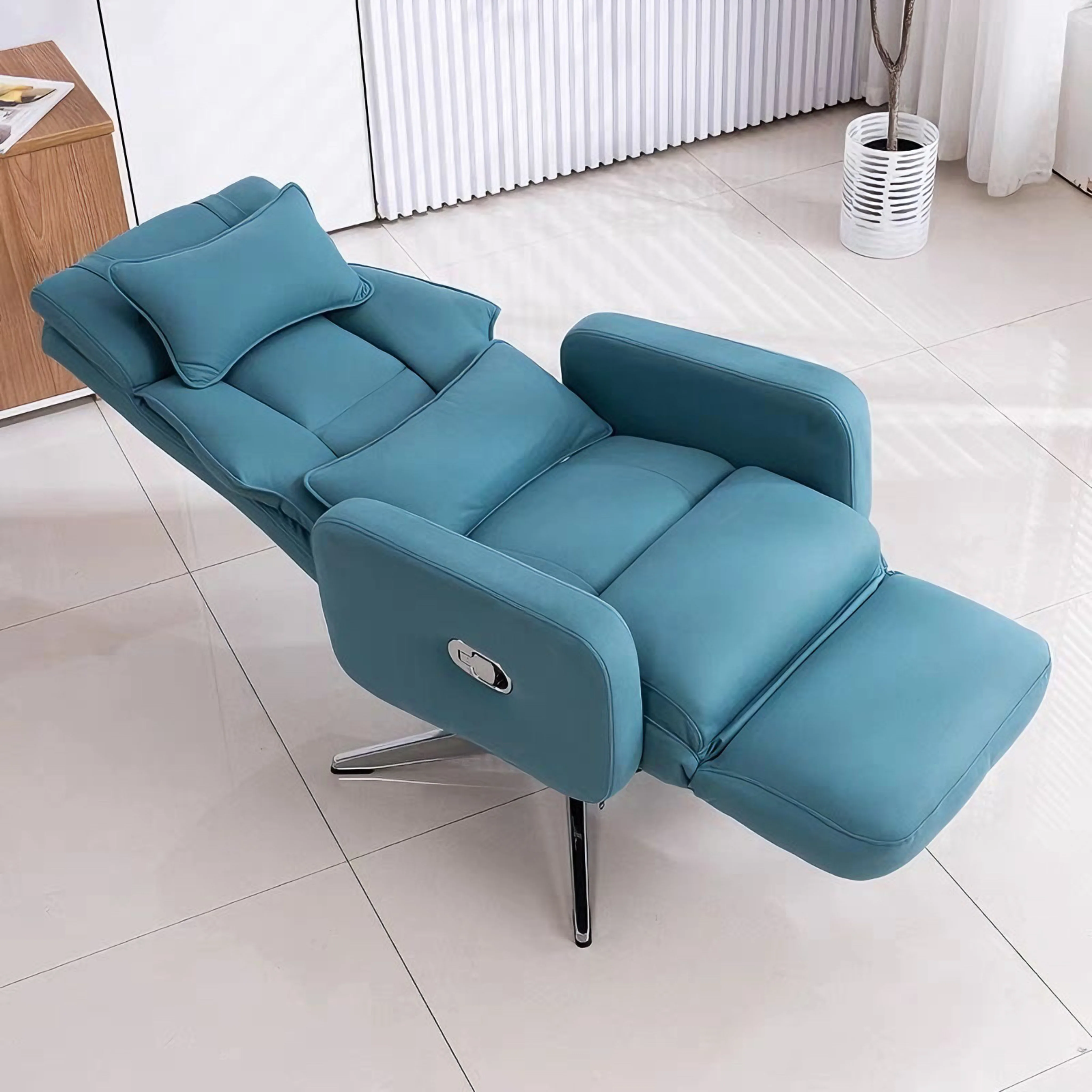 An executive chair as comfortable as a cloud; rotatable and height-adjustable, suitable for long periods of sitting, napping