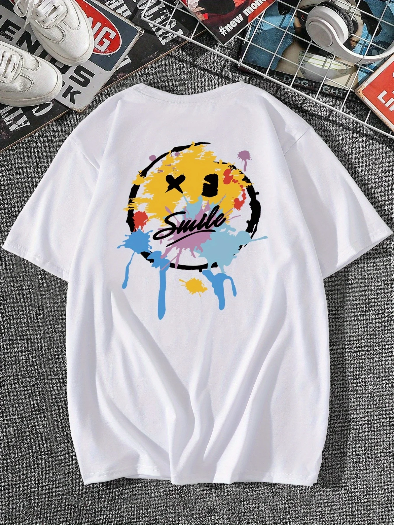 

Graffiti Style Smiling Face Pattern Print Men's Comfy T-shirt, Graphic Tee Women Summer Outdoor Clothes, Clothing, Female Tops