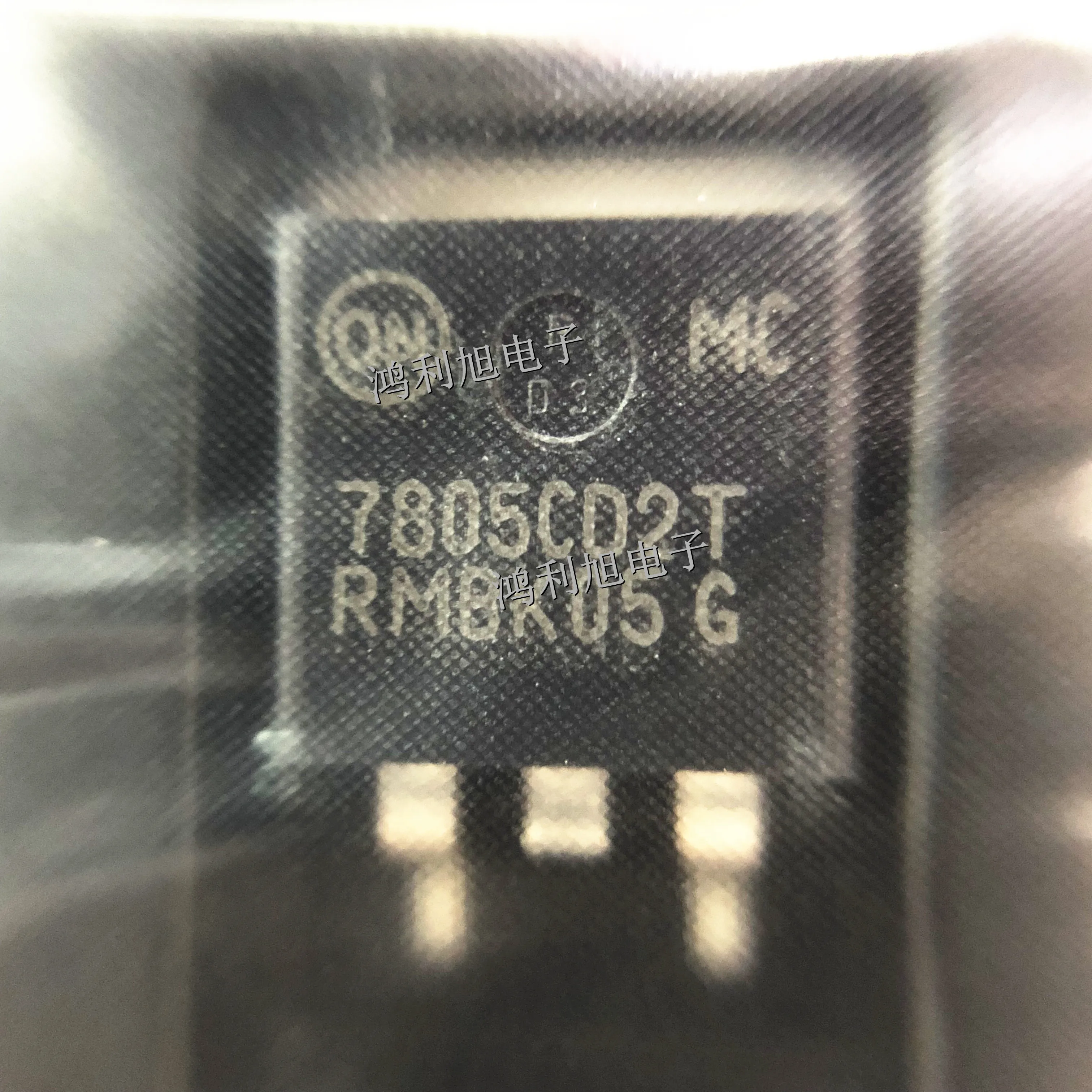 20pcs/Lot MC7805CD2TR4G TO-263-2 MC7805CD2T D2PAK-3 Linear Voltage Regulators 5V 1A Positive Operating Temperature:0C-+ 125 C