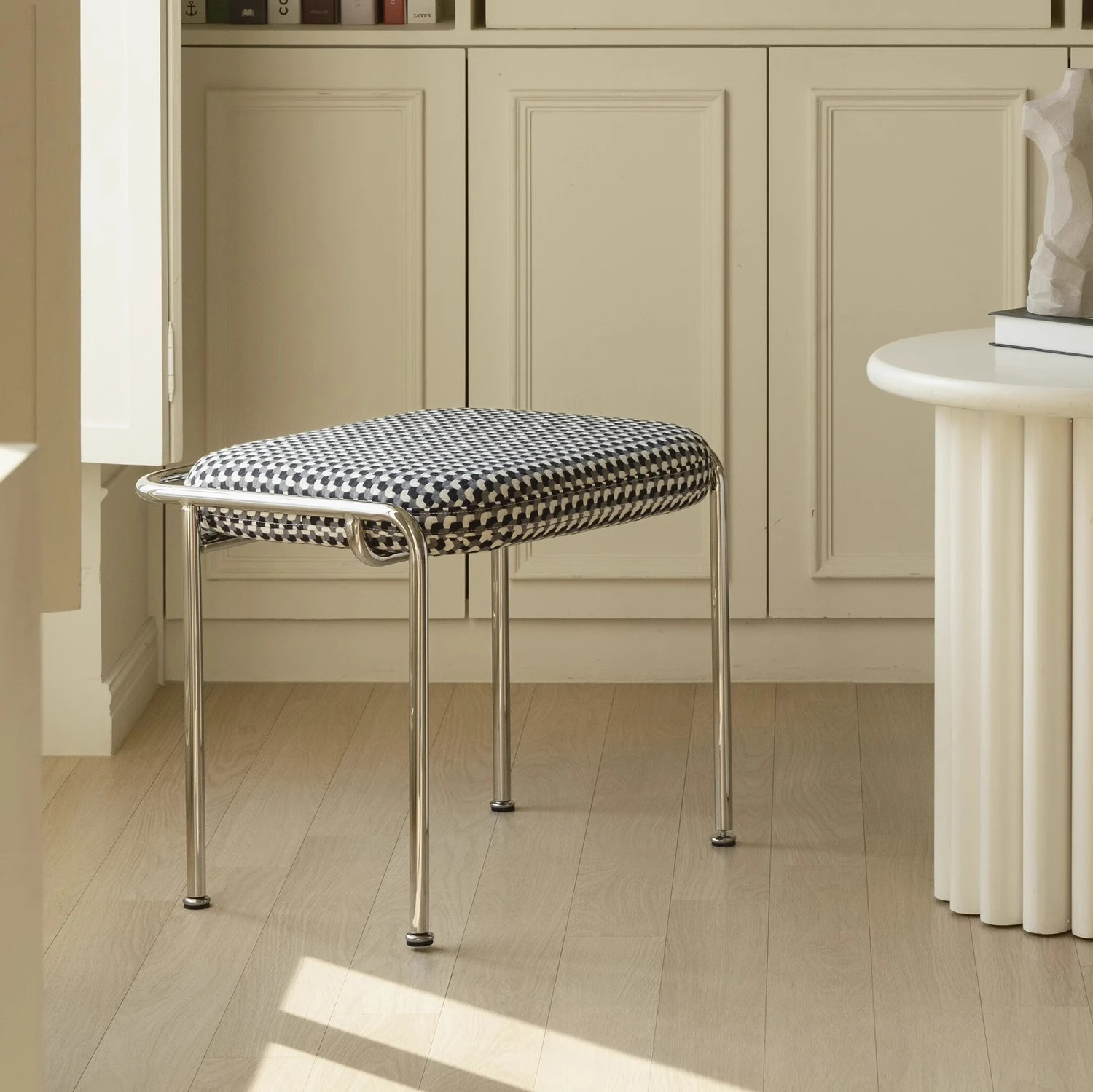 2026 hot sell Nordic Bauhaus wrought iron soft bag shoe changing stool, restaurant stainless steel simple dining stool - view 4