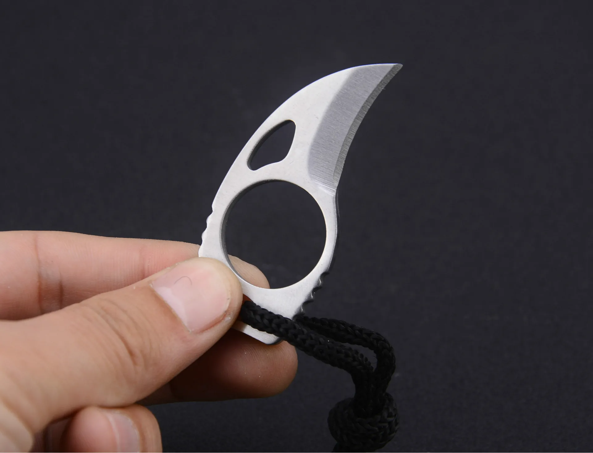 Portable Stainless Steel Mini Pocket Knife for Outdoor Campingand Hiking Survival Knife Key Chain Accessories For Emergency Use