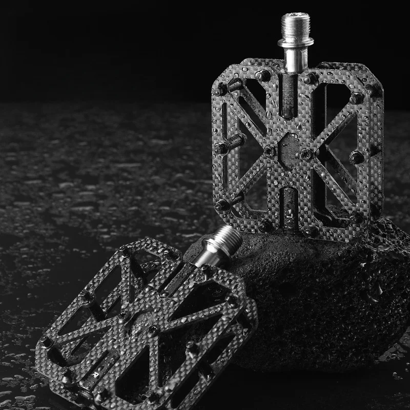 Anti-slip Bicycle Pedals Carbon Fiber Pedals Three Sealed Bearings System Smooth Rotation Bike Pedal System Carbon Fiber Pedals