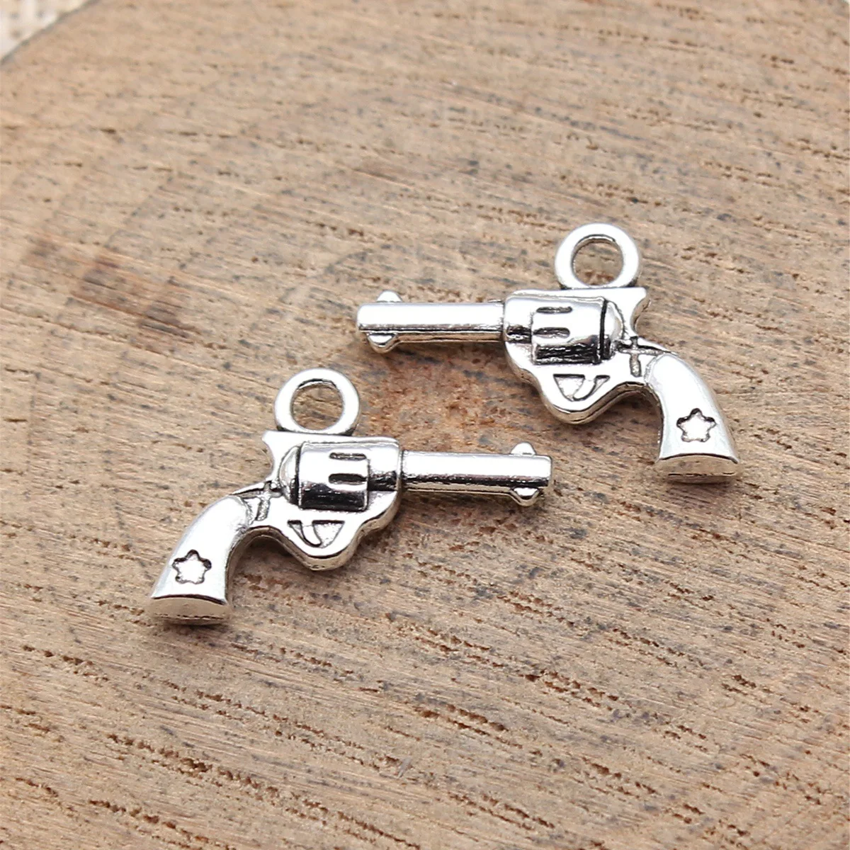 10 ชิ้น จี้รูปปืนสีเงินโบราณ ข - Vintage Fashion Wholesale บทวิจารณ์และราคา