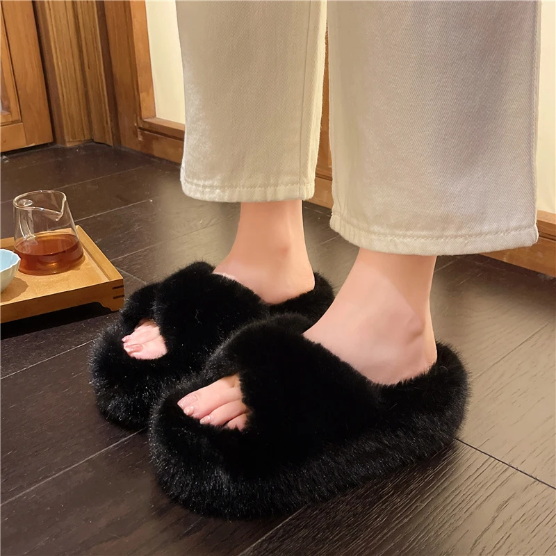 2024 Chunky Platform Fur Slippers Women Autumn Thick Bottom Furry Outdoor Slippers Woman Short Plush Designer Shoes