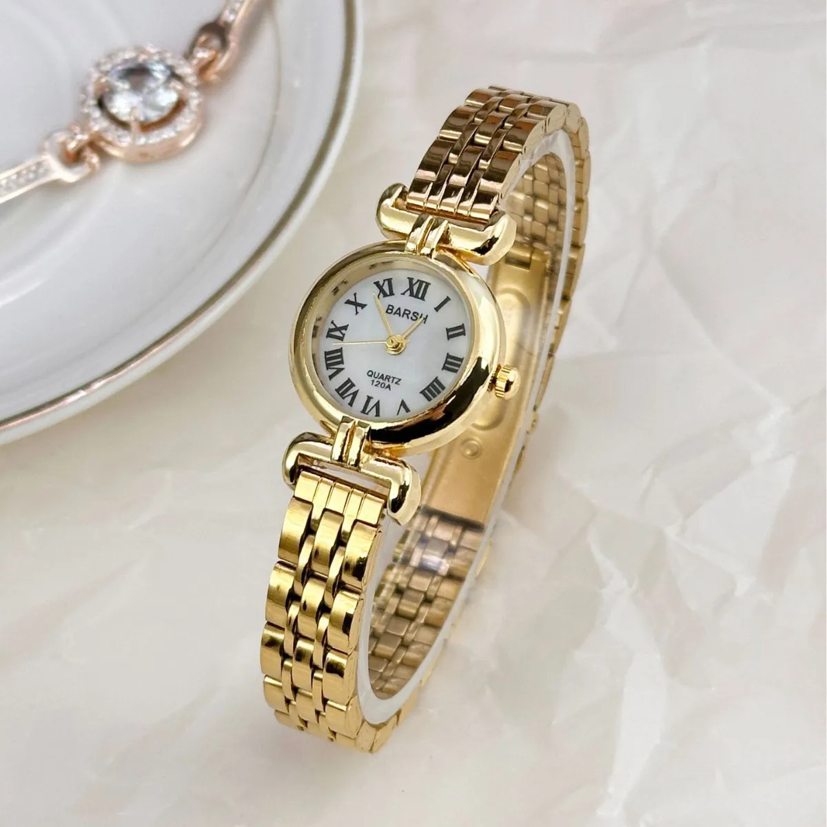 Women Watch Light Luxury Gold Steel Strap Ladies Fashion Quartz Watches Advanced Simple Female Watch Bracelet Clock UTHAI